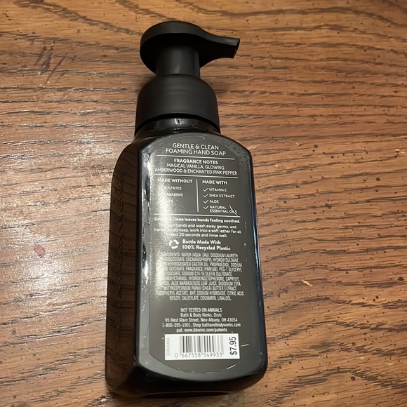 Bath & Body Works Vampire Blood candle and Wicked Vanilla Woods hand‎ soap - Picture 11 of 12